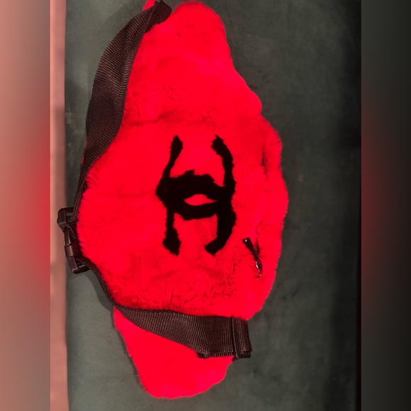 Chic Red Fur Waist Bag - Picture 2 of 5